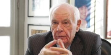 L’ex ministro Sirchia: «Fumare una canna fa male»