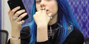Incubo Billie Eilish. Ma più gli adulti che lei