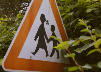 Cartello vicino asilo