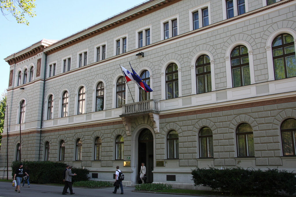Palazzo del governo sloveno, image from Wikimedia Commons