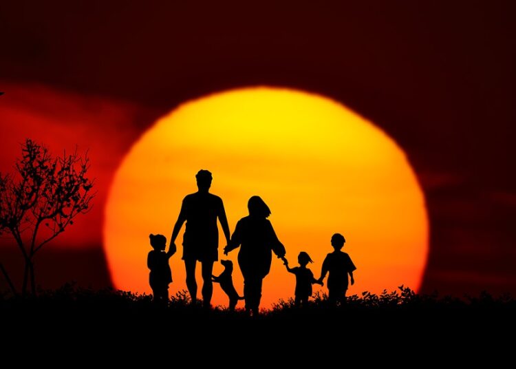 Famiglia al tramonto