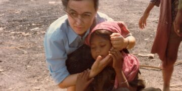 Flora Gualdani nella guerra in Cambogia 1980