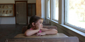 Bambina a scuola