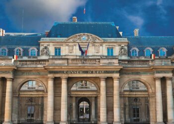 La justicia restablece la libertad de culto en Francia