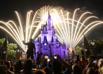 «Радужное» наступление Диснея на невинность детей