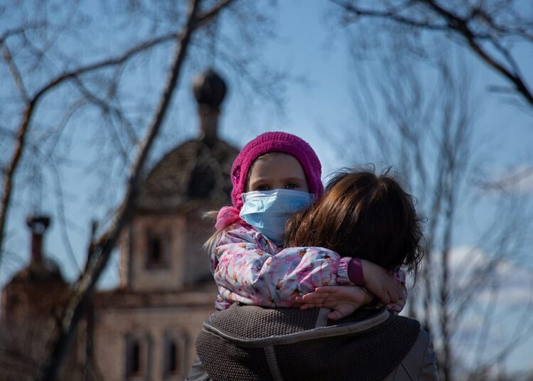 Bambini e mascherine durante la pandemia