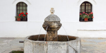 ЧОВЕК ЈЕ ЧОВЕК ОД ЗАЧЕЋА