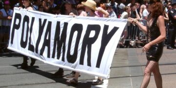 Город в Массачусетсе признал «полиаморные» партнерства.