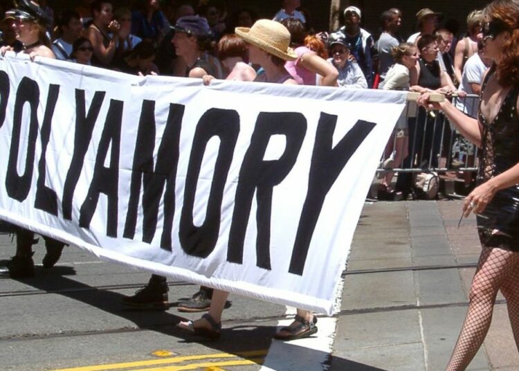 Город в Массачусетсе признал «полиаморные» партнерства.