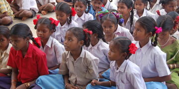 Gruppo di bambine indiane a scuola