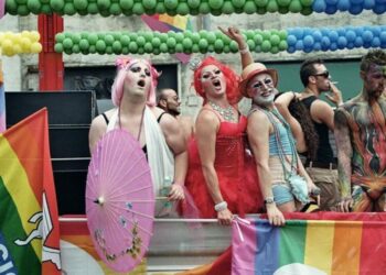 EU räumt LGBT+-Gruppen Privilegien ein und diskriminiert dabei Heterosexuelle