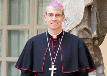 Il vescovo di Pavia Corrado Sanguineti