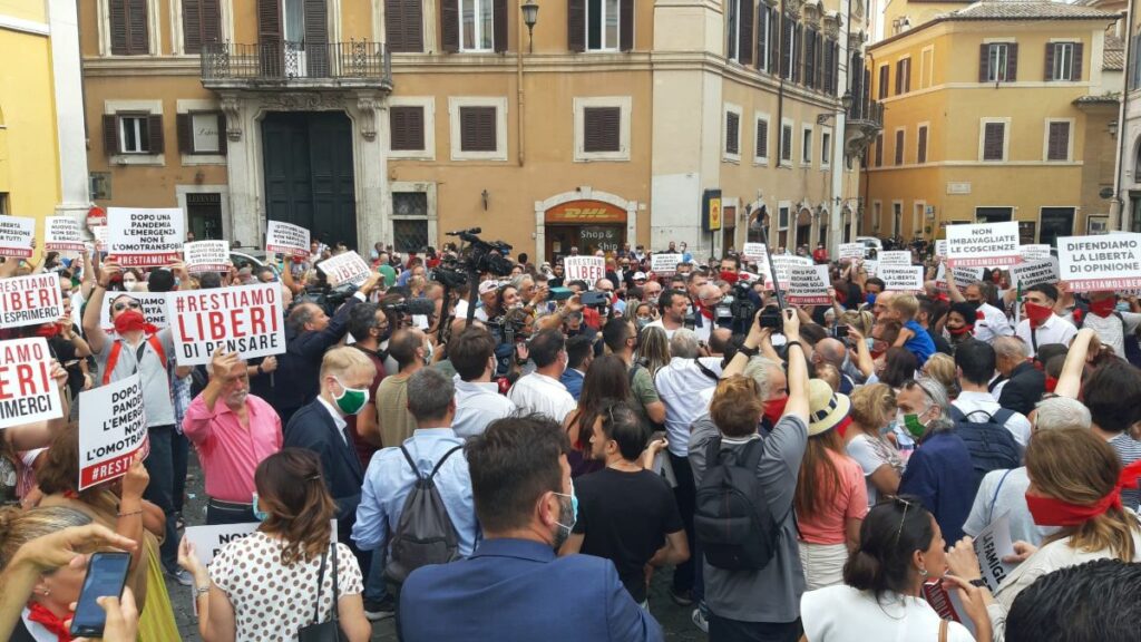Manifestazione #RestiamoLiberi, intervento di Matteo Salvini - photo "iFamNews"