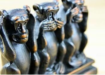 Statuetta lignea delle tre scimmie giapponesi