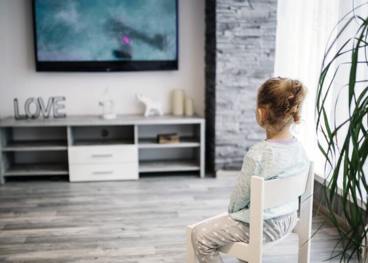 Детский канал, принадлежащий BBC, объявил, что демонстрация лесбийского поцелуя – часть их «миссии»