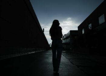 Der Kinderhandel bleibt ein aktuelles Problem – wer ist schuld daran?