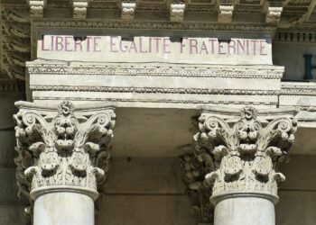 Capitello Avignone Liberté Egalitè Fraternité