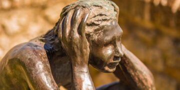 ДА ЛИ ЈЕ ЦРТЕЖ БЕБЕ СА СЕКИРОМ У ГЛАВИ UNDERGROUND?