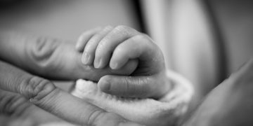 Bambino mano