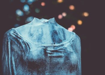 Statua femminile decapitata