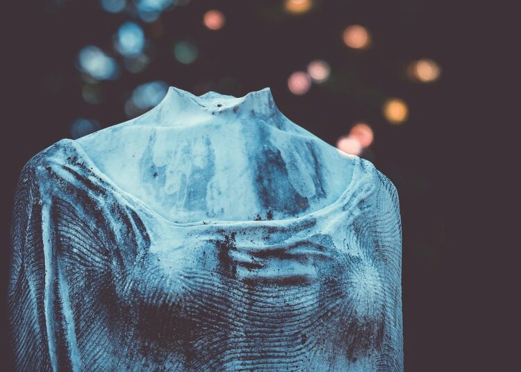 Statua femminile decapitata