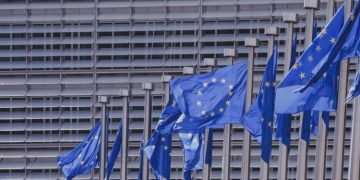 «Кошелёк или жизнь»: Европейский Союз объявляет экономическую войну тем, кто защищает нерождённых детей