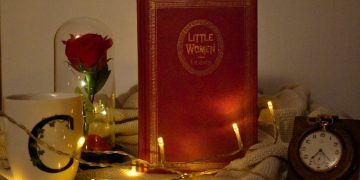 Piccole Donne, il volume in cuoio rosso impresso in oro