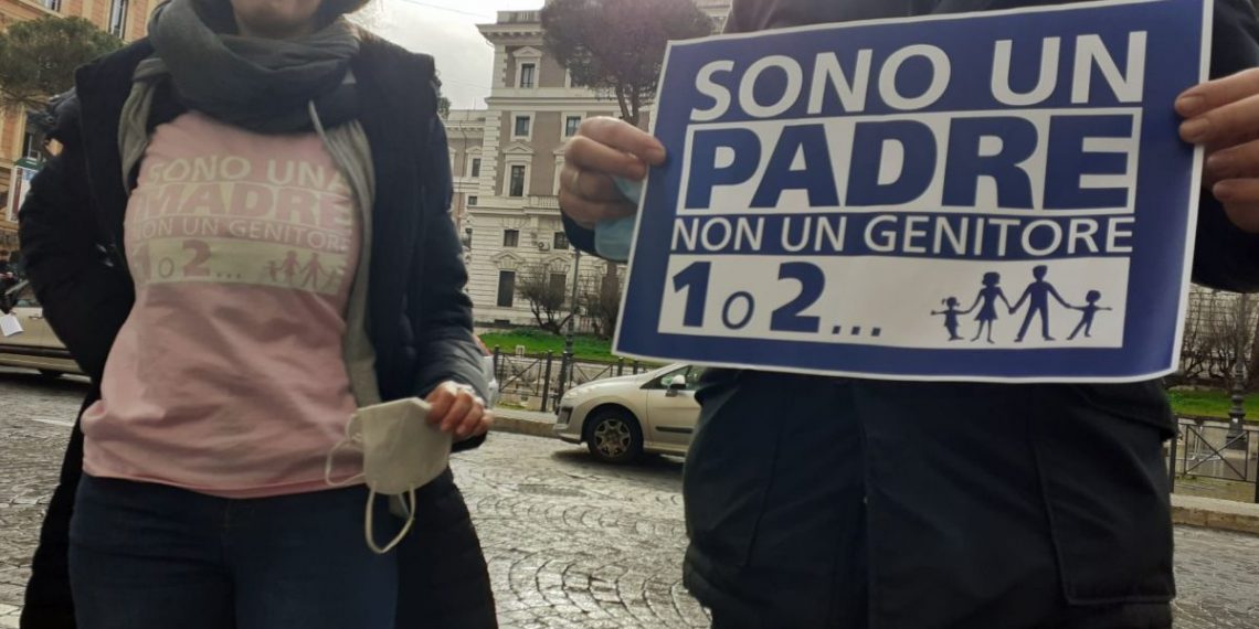 «Genitore 1» e «genitore 2»: protesta al Viminale - \