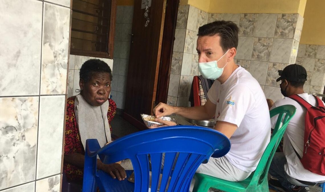 L'ambassadeur Luca Attanasio à Kinshasa, en visite au siège de la Poverelle de Bergame