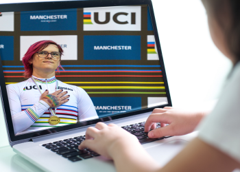 РОДИТЕЉИ, ОПРЕЗ! ТРАНСВЕСТИТИ „БЛИСТАВЕ МАМЕ“ КРСТАРЕ ИНТЕРНЕТОМ