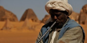 Uomo nel deserto sudanese