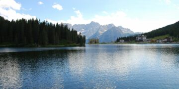 Lago di Misurina con monte Sorapíss sullo sfondo