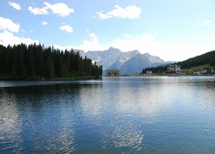 Lago di Misurina con monte Sorapíss sullo sfondo
