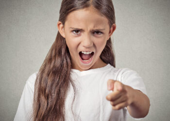 ПРЕНОСИМО: ДЕЦА ЋЕ ПОСТАТИ ДИВЉАЦИ, АКО ЗАКОНОМ БУДЕМО ЗАБРАНИЛИ БАТИНЕ