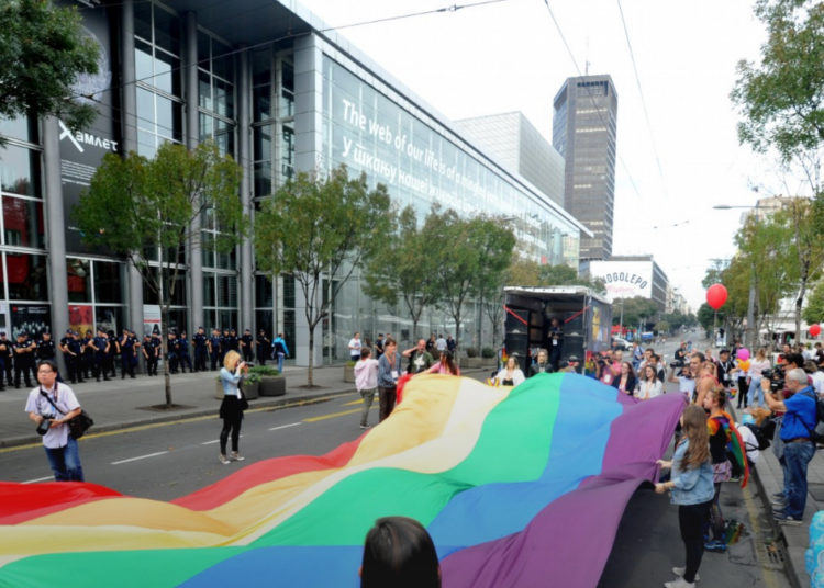 ПРЕНОСИМО: ЛАЖИРАЊЕ ПОДРШКЕ – 575 МАХОМ АНОНИМНИХ ГРАЂАНА ПОТПИСАЛО АПЕЛ ПОДРШКЕ СПОРНОМ ЗАКОНУ