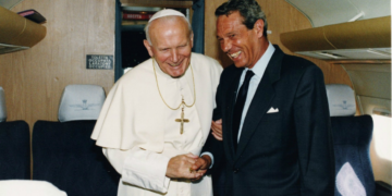 Joaquín Navarro-Valls: «Juan Pablo II era una persona enamorada de la vida. Podría ser intercesor de todos los aspectos de la vida humana» (i)