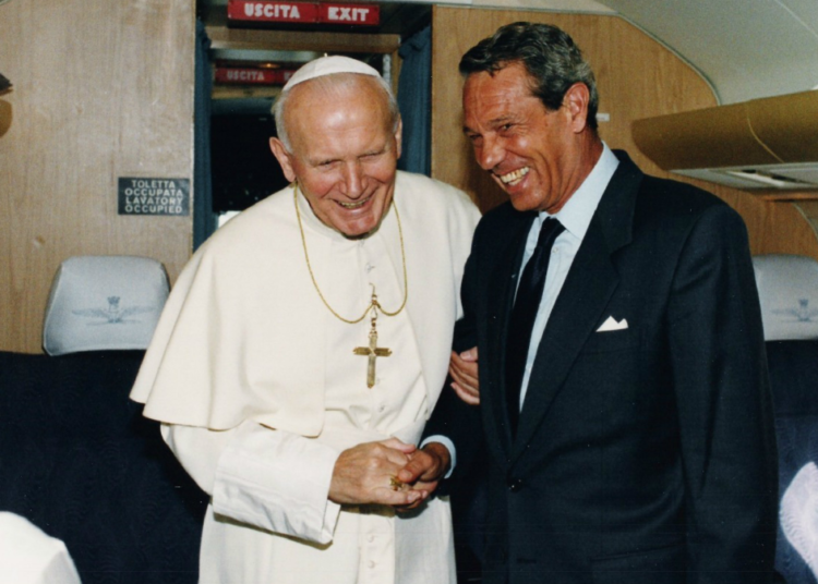 Joaquín Navarro-Valls: «Juan Pablo II era una persona enamorada de la vida. Podría ser intercesor de todos los aspectos de la vida humana» (i)