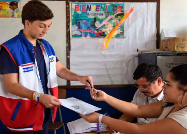 Bukele y su partido arrasan con todo en las elecciones en El Salvador. ¿Lecciones y consecuencias para el resto de Hispanoamérica?