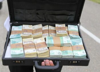 Valigetta colma di soldi