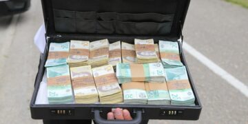 Valigetta colma di soldi