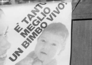 Manifesto durante la campagna referendaria sull'aborto, dall'archivio del Movimento per la Vita