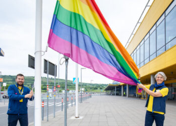 У ЗНАК ПОДРШКЕ LGBT+ПРАВИМА, IKEA СРБИЈА ПОДИГЛА ЗАСТАВУ ДУГИНИХ БОЈА