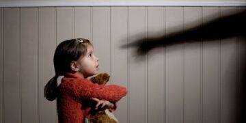 МУЧЕЊА И УБИСТВА ДЕЦЕ У ХОМОСЕКСУАЛНИМ „ПОРОДИЦАМА”