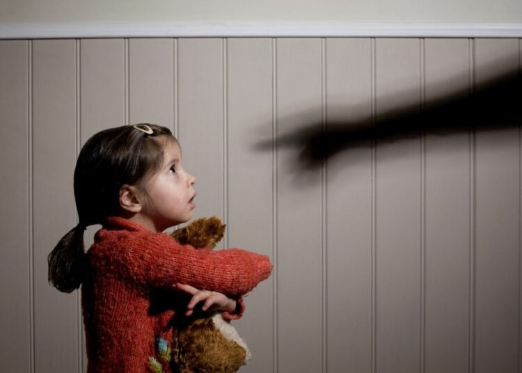 МУЧЕЊА И УБИСТВА ДЕЦЕ У ХОМОСЕКСУАЛНИМ „ПОРОДИЦАМА”