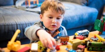 Trotz jahrelanger Gender-Politik: Kinder wählen weiter geschlechtsspezifisches Spielzeug