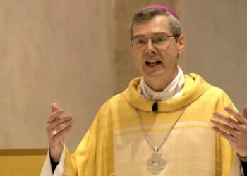 „Guter Gott, der du uns Vater und Mutter bist“ – Bistum Hildesheim gendert