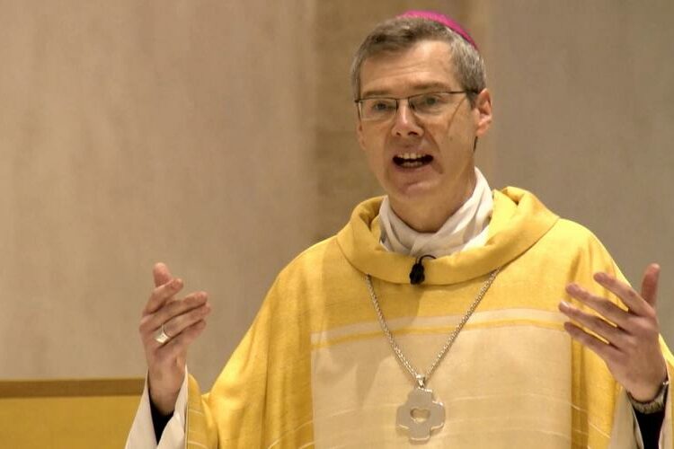 „Guter Gott, der du uns Vater und Mutter bist“ – Bistum Hildesheim gendert