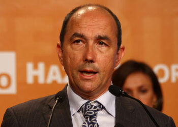 Spanischer Abgeordneter twittert, dass Männer nicht gebären können, wird wegen Hassrede gesperrt