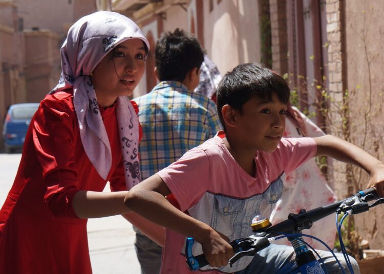 КИНА ОДОБРИЛА ПОРОДИЦАМА ДА ИМАЈУ ТРОЈЕ ДЕЦЕ