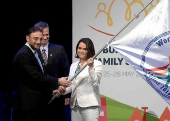 БРАЈАН БРАУН: ЛИДЕРИ ШИРОМ СВЕТА УСТАЈУ У ОДБРАНУ ПОРОДИЦЕ